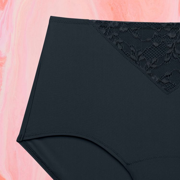 Highwaist V Lace Multifluid Black Front Crop 01